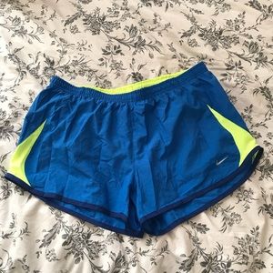 Nike active running shorts sz L